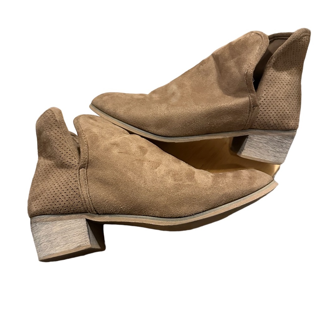 Women’s Ankle Boot by Seven 7 Nice Camel Color Size 10